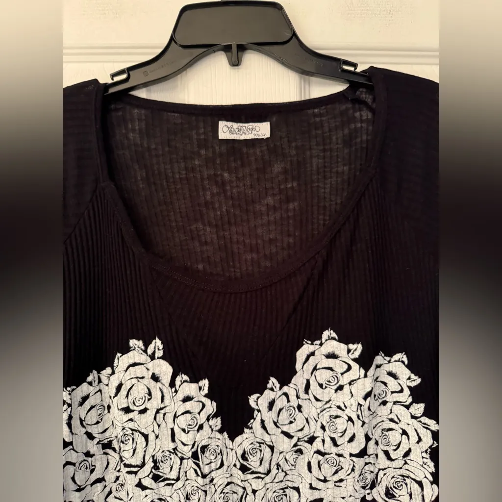 Lauren Moshi Black & White Floral Heart Women's Sweater Size XS/Small - Image 7