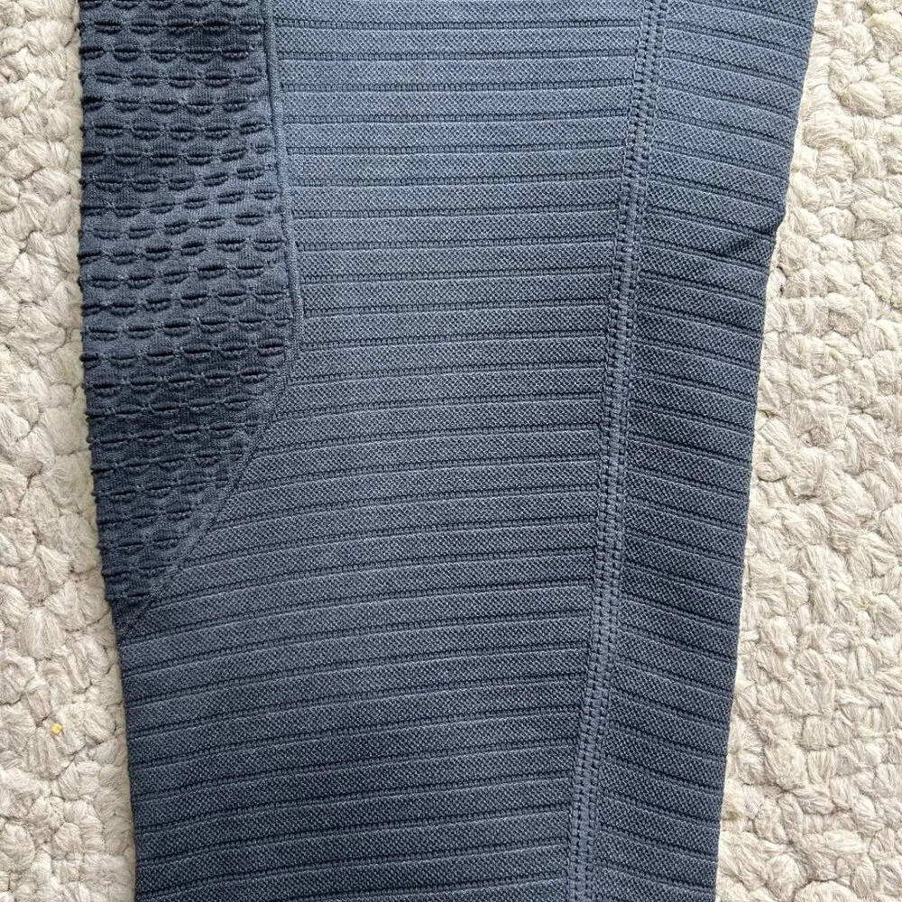 Zyia  Active Perforated Performance Legging Women's Size Medium Gray Breathable - Image 3