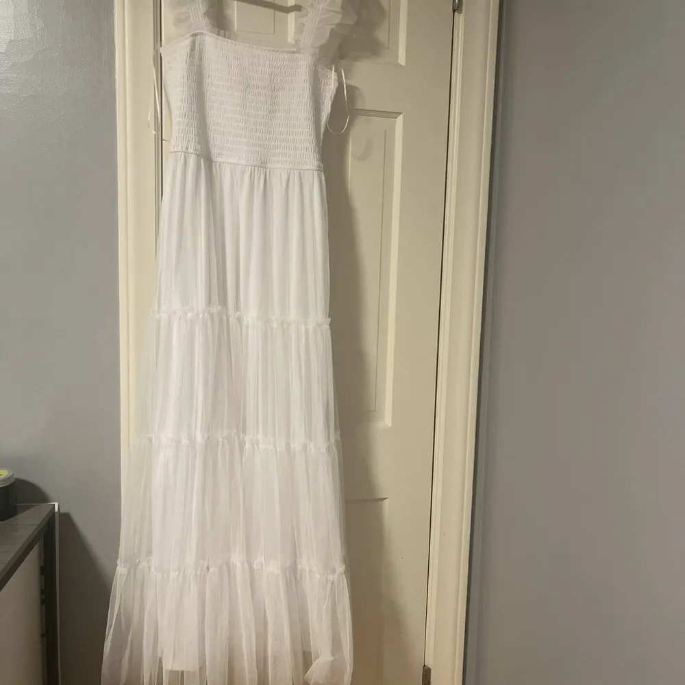 Elegant White Ruffle Dress Size M - Image 5