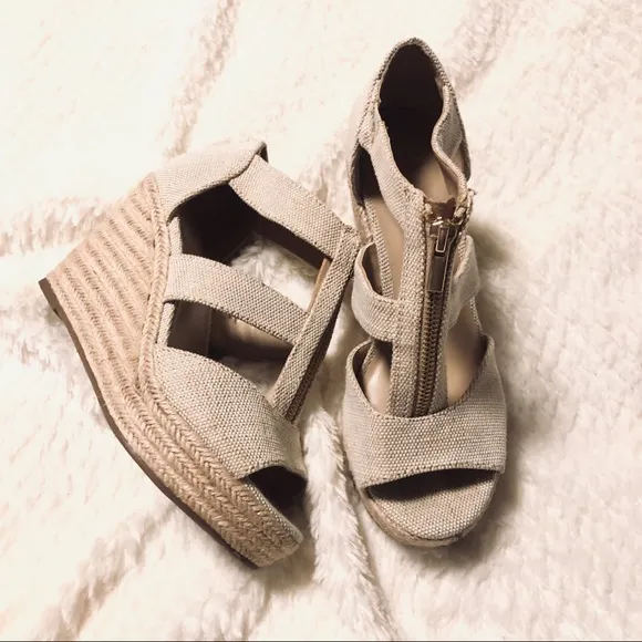 A New Day Beautiful wedges! Size 6 Tan - Image 2