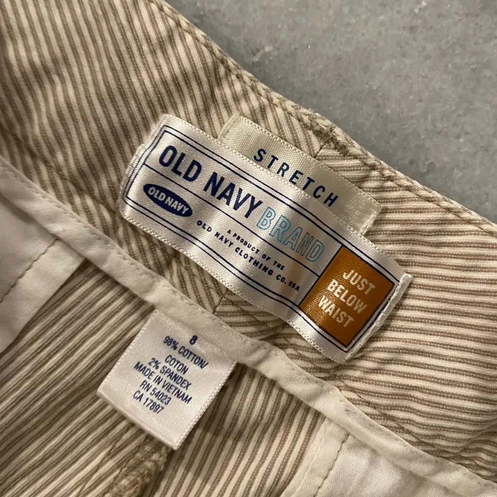 Old Navy Size 8 Khaki Cream Stripe Stretch Mid Rise Straight Leg Cropped Pants - Image 10