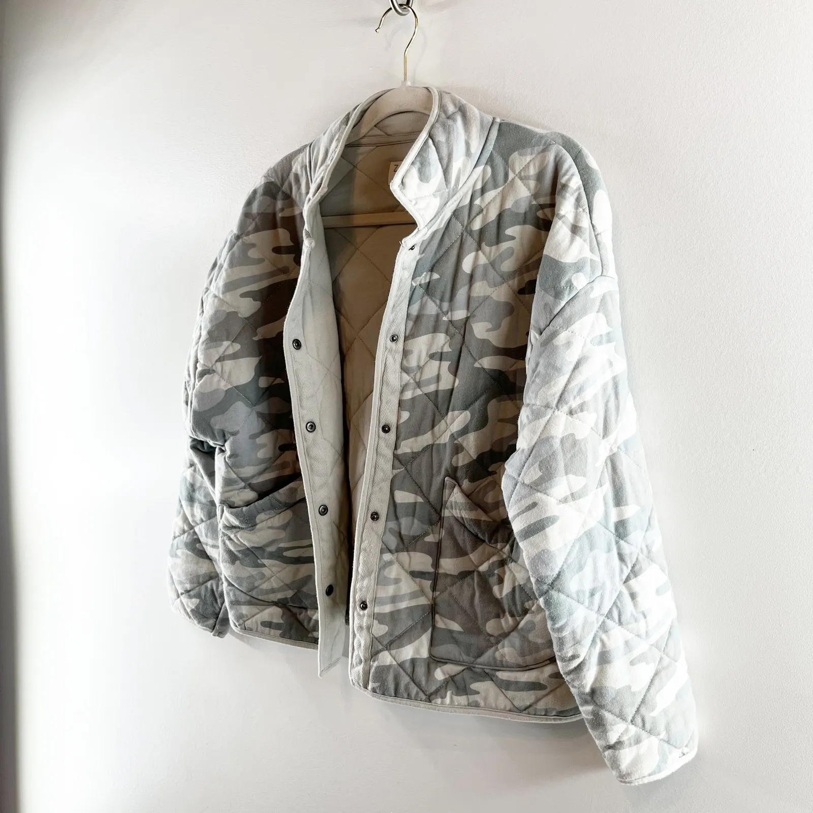 Z Supply Maya Camo Long Sleeve Snap Button Quilted Jacket Dusty Sage Small - Image 5