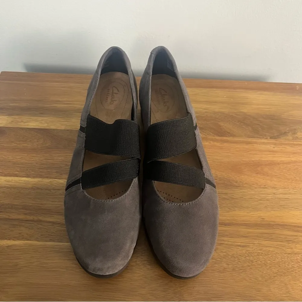 Clarks Artisan Daelyn Villa Grey Suede Mary Jane size 10 W - Image 2