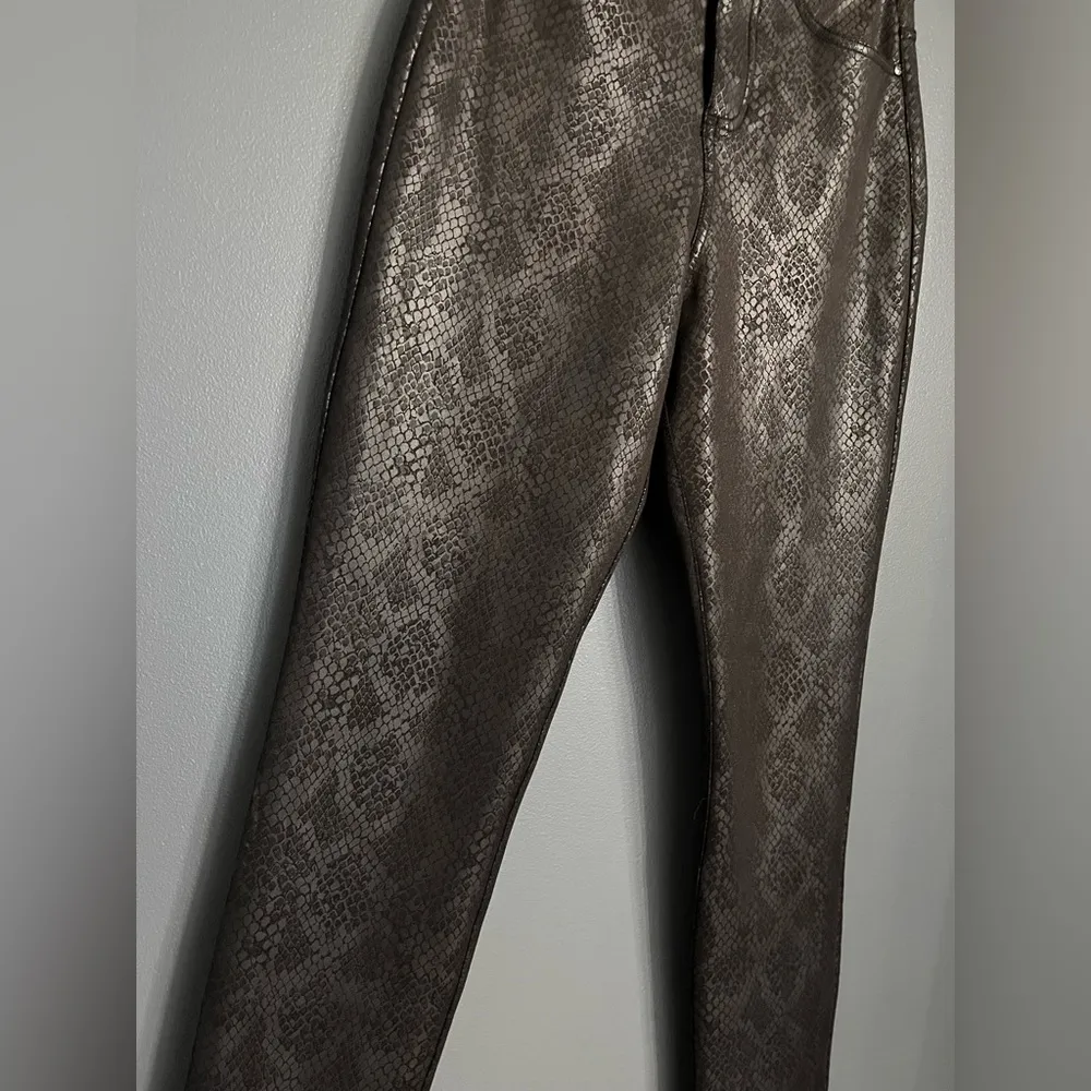 GUESS Faux Leather Black Snakeskin Print Straight Leg Women’s Pants Sz 2 EUC - Image 2