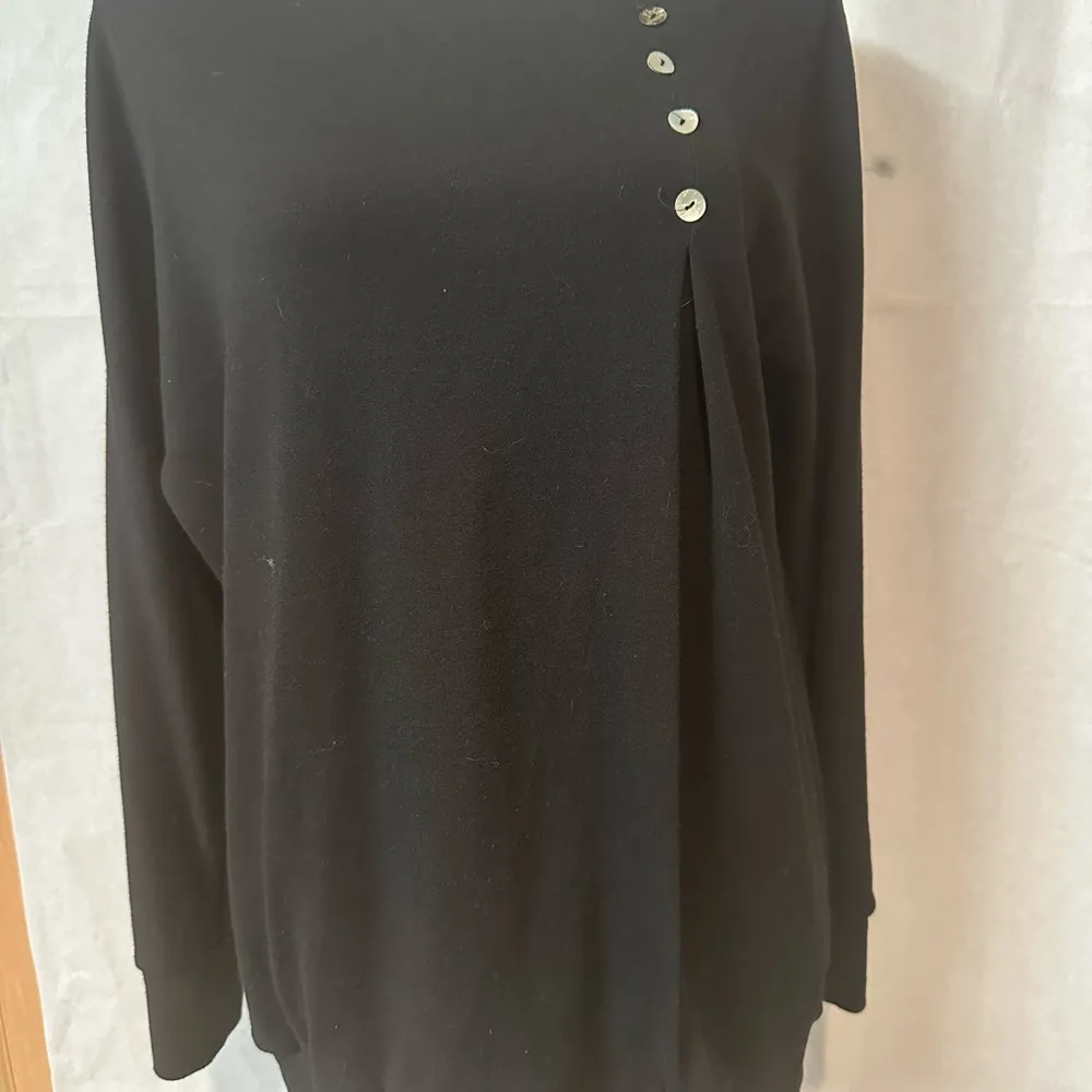 Gray and Black Button - Image 8