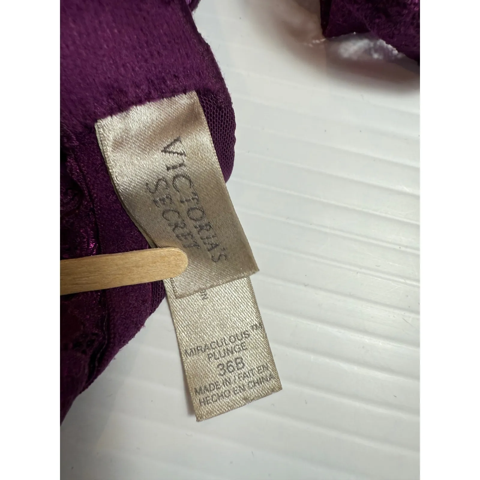 Victoria's Secret Miraculous Plunge Bra 36B Purple‎ Lace Floral Underwire - Image 4