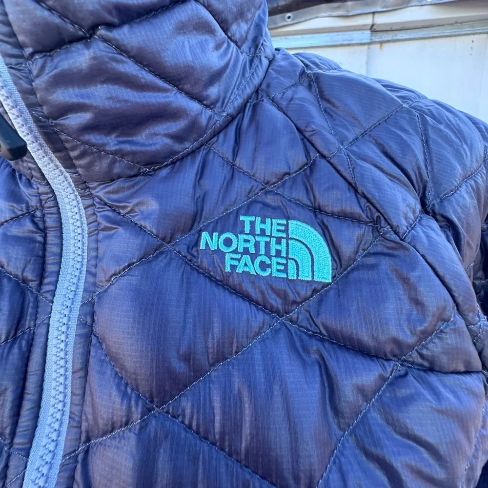 The North Face  Thermoball Gray Puffer Jacket Lightweight Insulated - Image 2