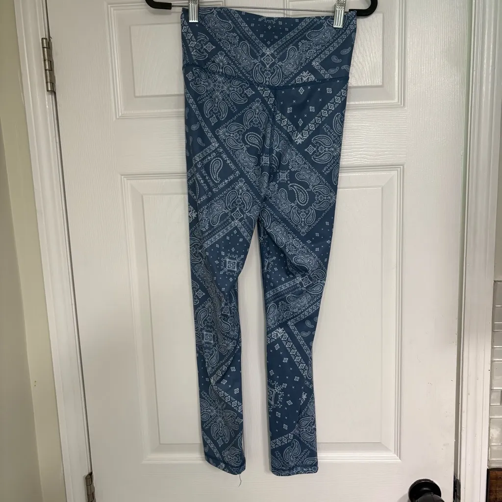 American Eagle Blue Bandana Print Lightweight Everything 7/8 Leggings Medium‎ - Image 3