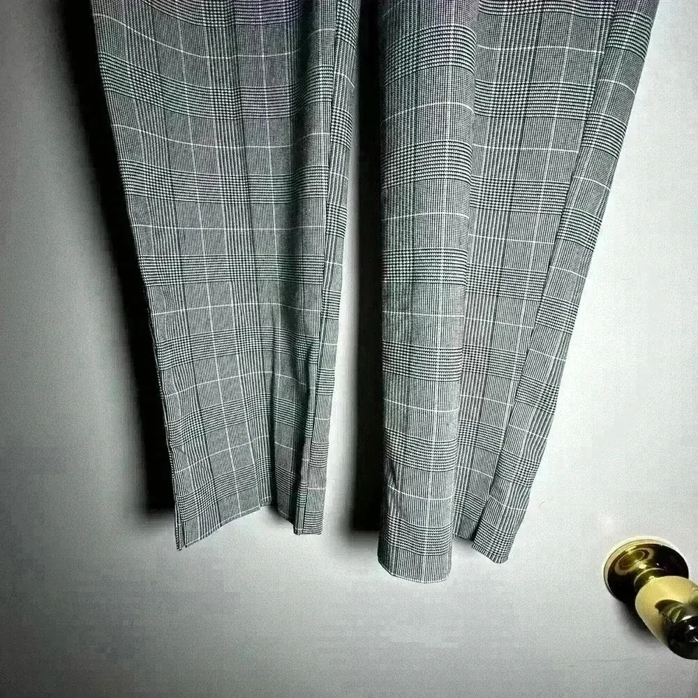 NWT Black And White Plaid Cropped Cigarette 
Stretch Pull On Dress Pant. Sz: M. - Image 3