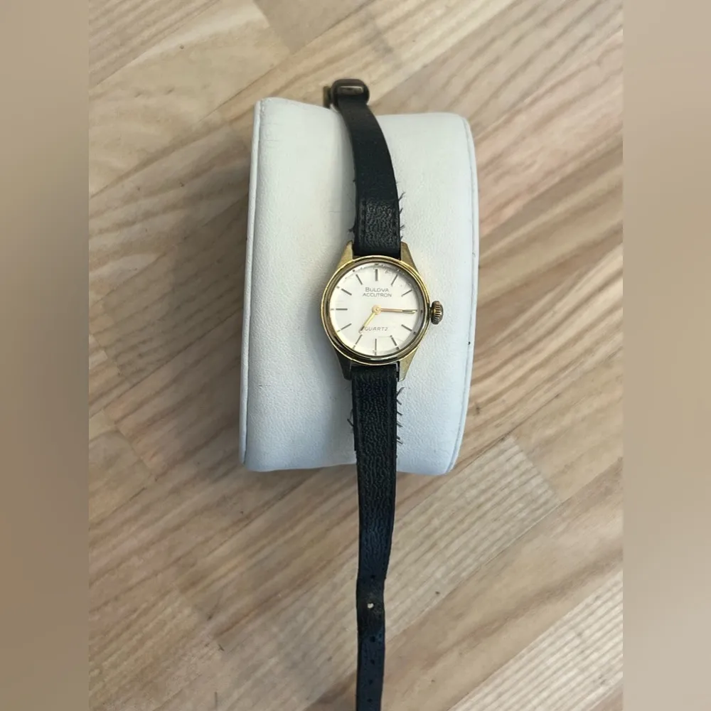 Bulova Accutron Ladies Watch RARE Vintage 10KT RGP Case Silver Dial - Image 4