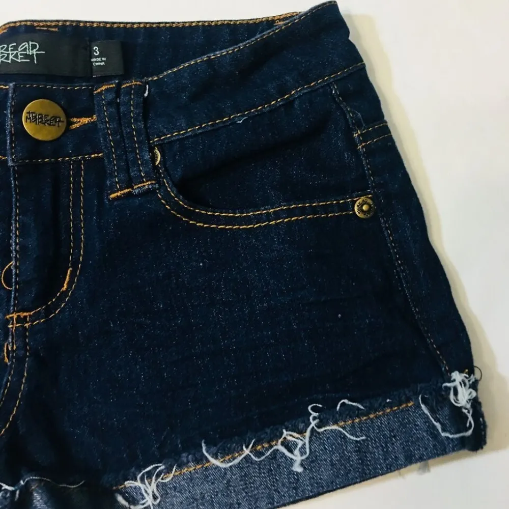 THREAD MARKET Sz 3 Shorts Blue Dark Denim Cuffed - Image 7