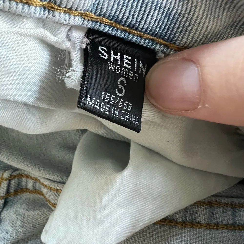 SHEIN women’s light blue ripped jeans size small - Image 3