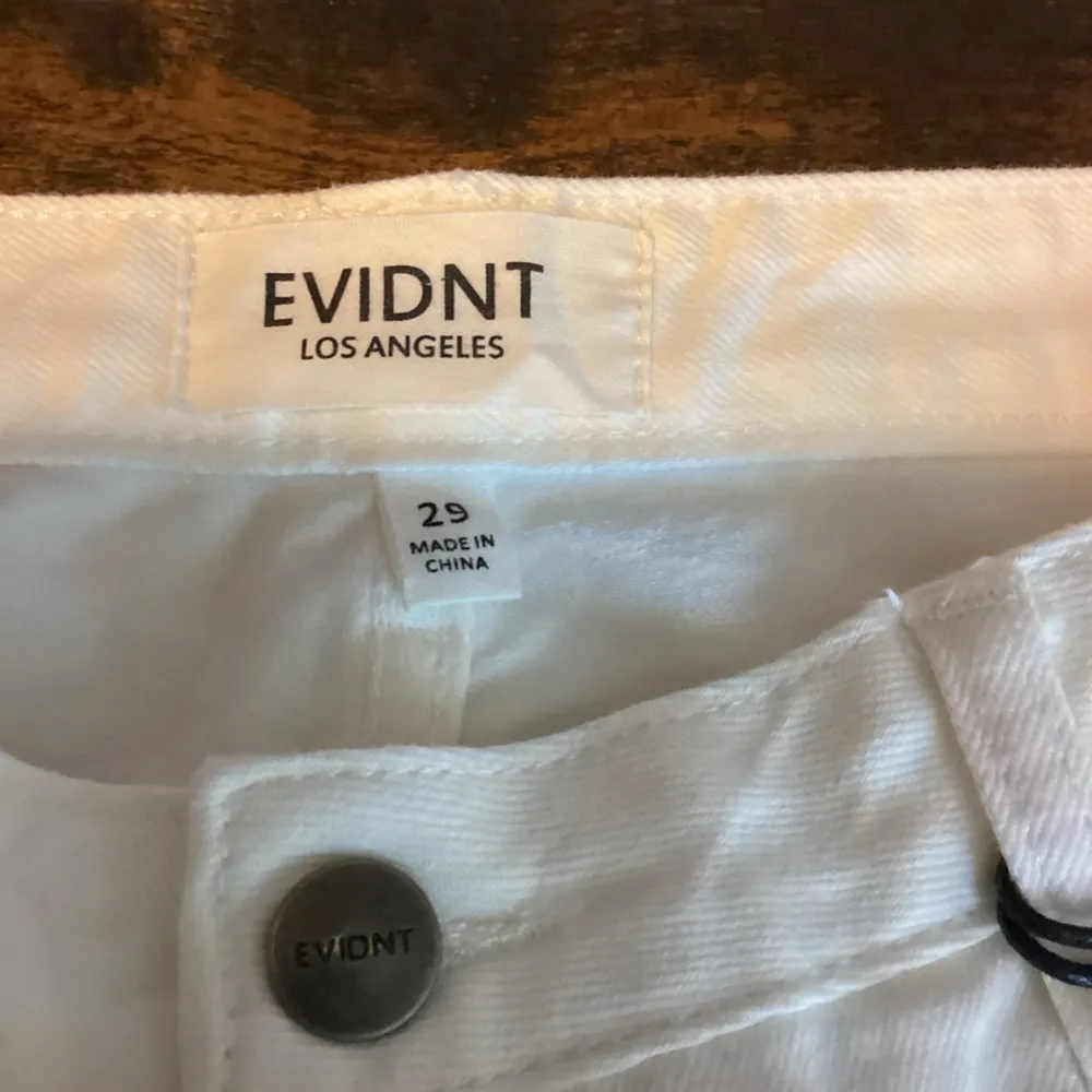 EVIDNT Los Angeles Size 29 Orsay Slim Asymmetrical Raw Cut Hem White Denim Jeans - Image 5
