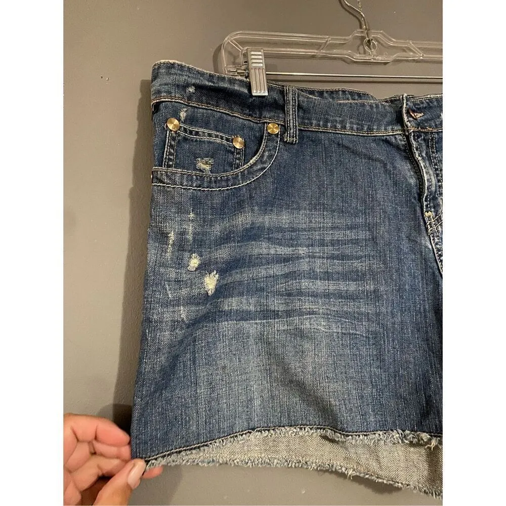 Vanity Light Wash Distressed Denim Jean Shorts Size 34 Blue - Image 3