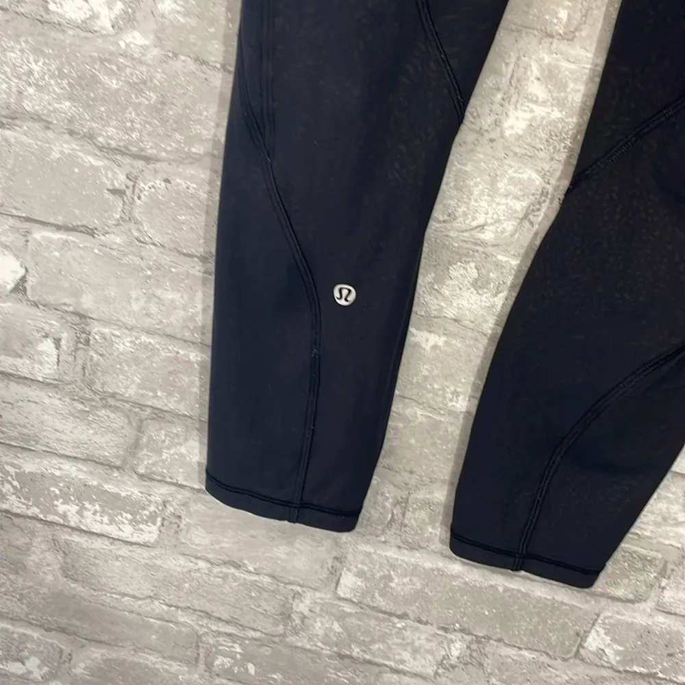 Lululemon Time To Sweat Crop *23"
Polar Shift Emboss Black - Image 7