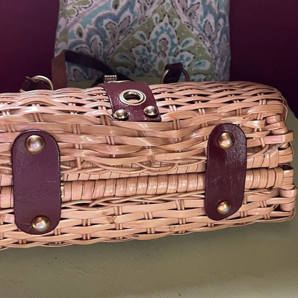 Vintage Hong Kong woven vinyl leather trim twist lock satchel. Tan - Image 3