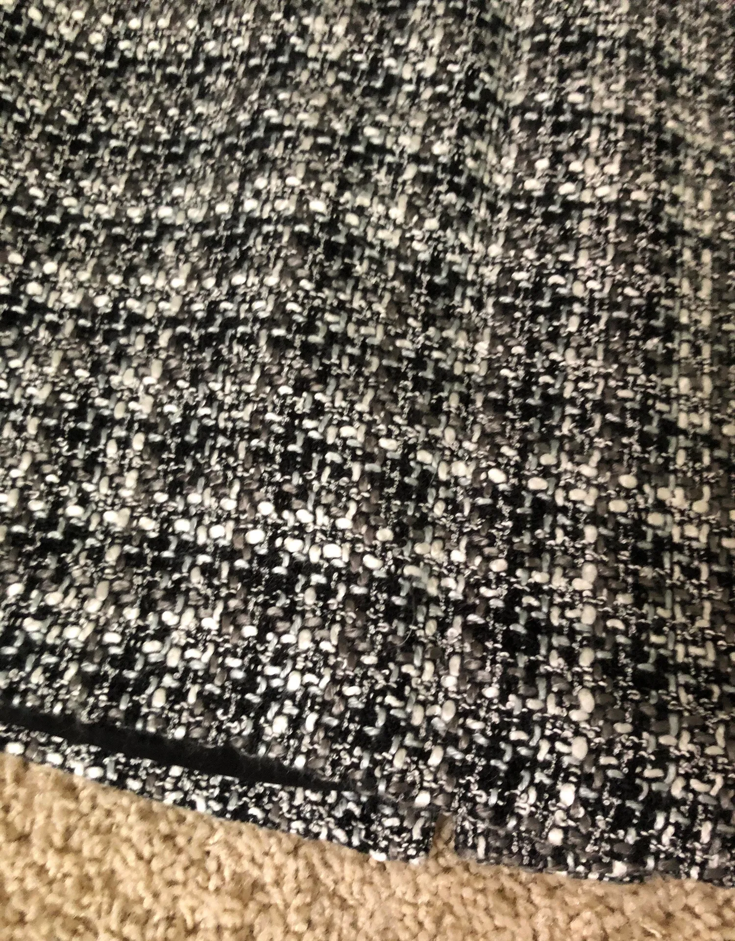 Black and white mid thigh knit skirt never Worn  - Image 3