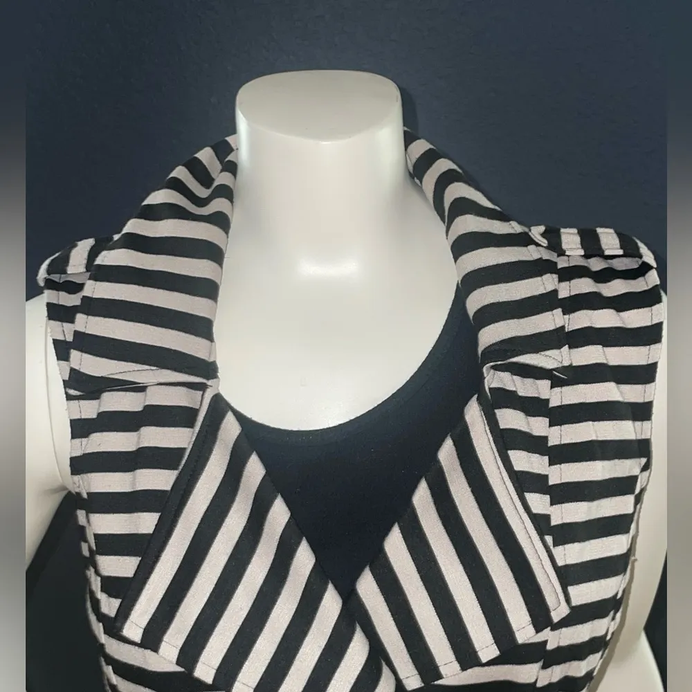 Xhilaration Vest Womens Size small Sleeveless With Zipper Striped cream black - Image 7