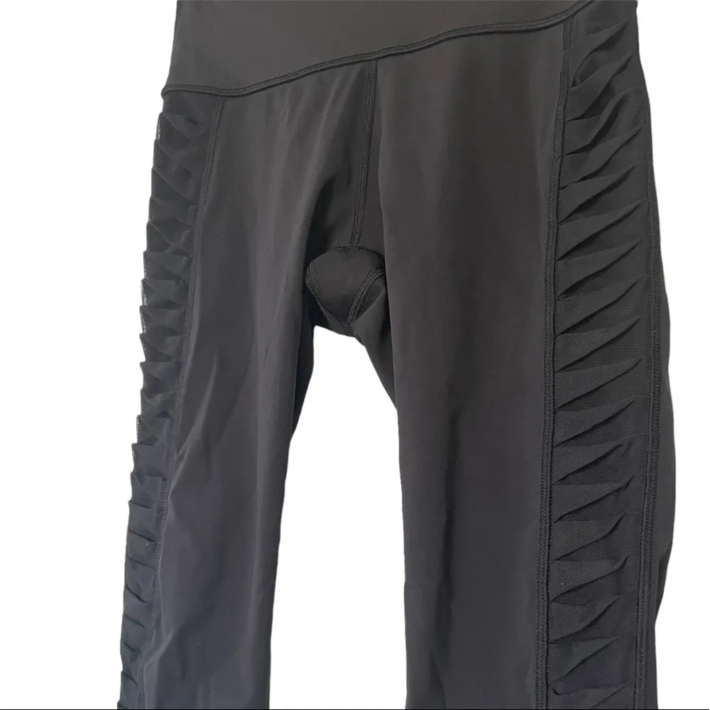 Lululemon Sunshine Salutation Crop (Full-On Luxtreme)
Black - Image 8