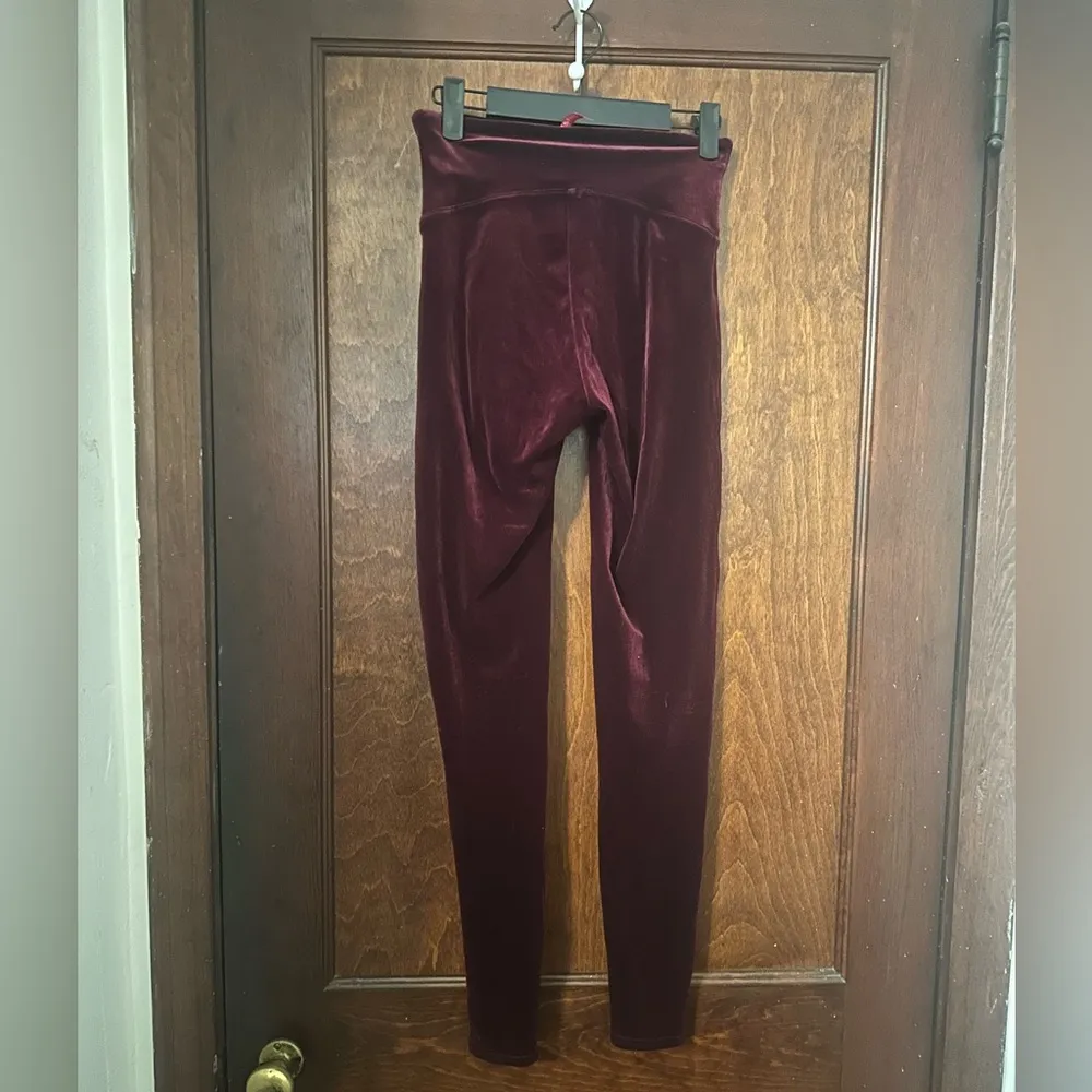 Spanx High Waisted Velvet Leggings - Burgundy Size M - Image 3