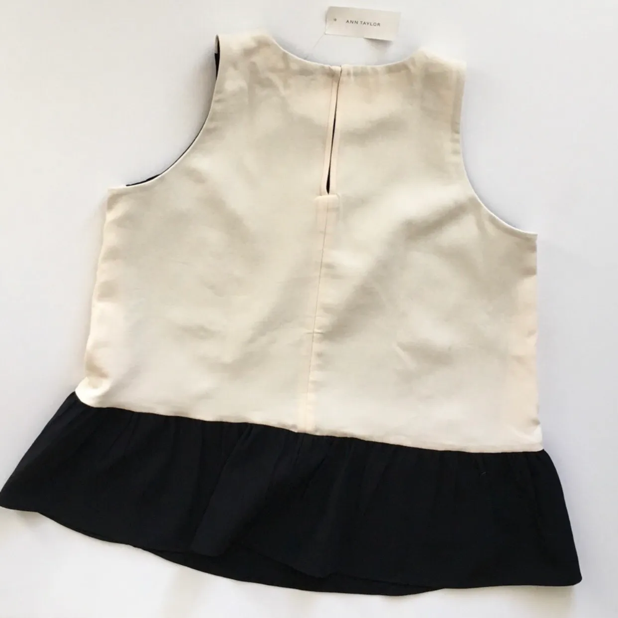 NWT  Colorblock Peplum Swing Shell Top - Image 4