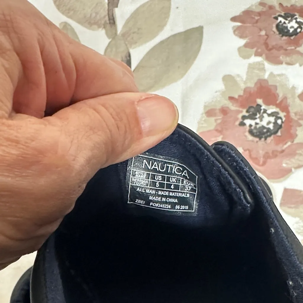 Nautica  Women's Black and White Sneakers - Image 6