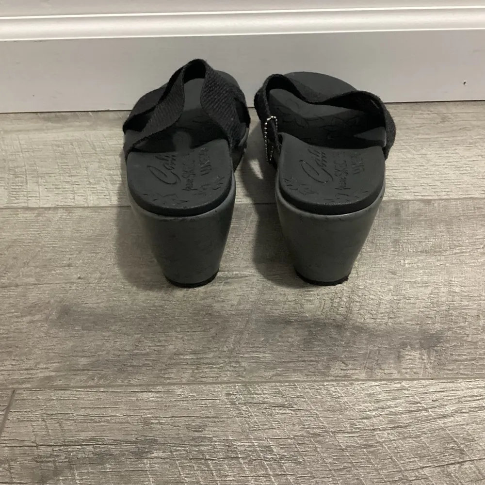 Cali From Sketchers Foam Wedges Size 9.5 Black - Image 4