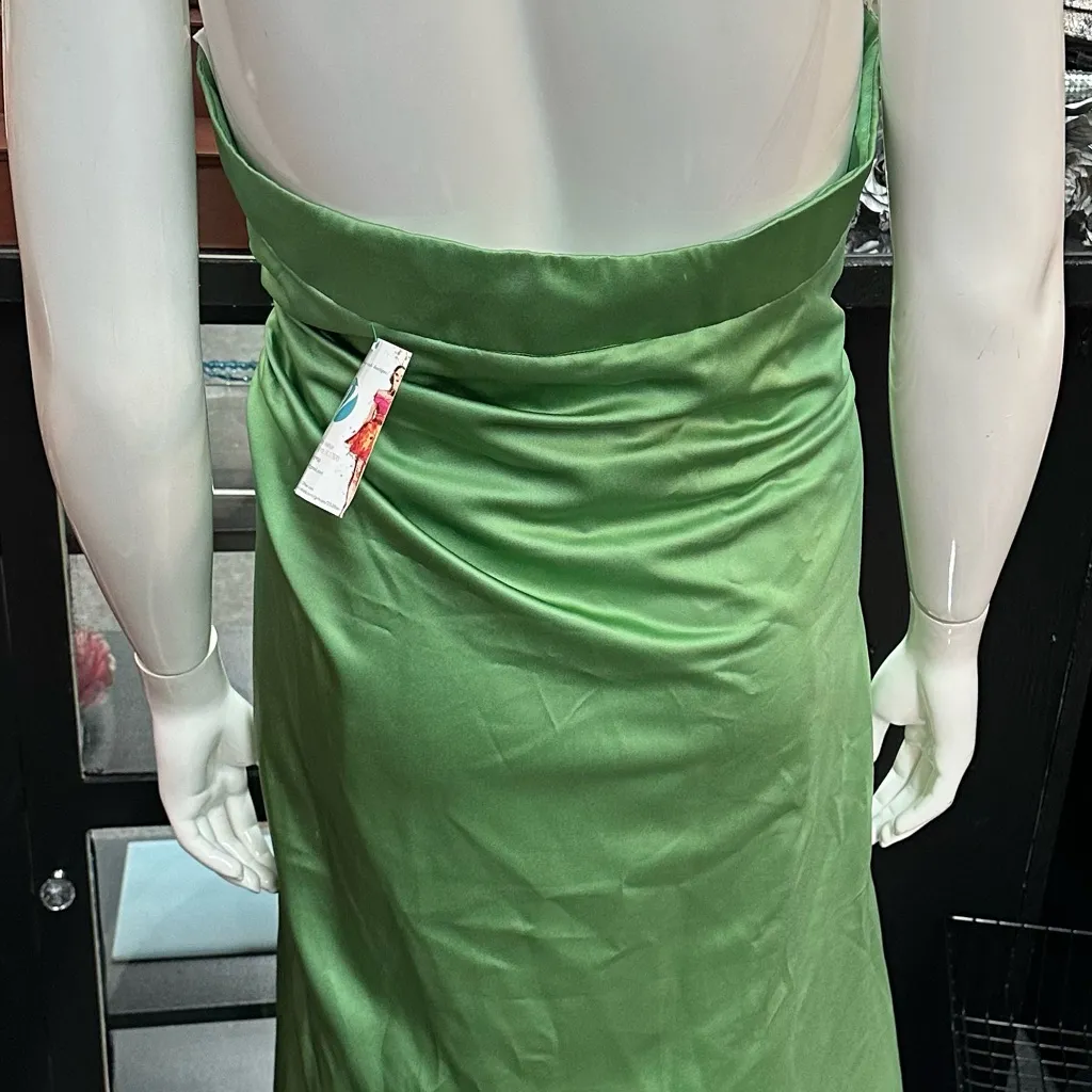 David’s Bridal sz 20 long green formal dress - Image 4