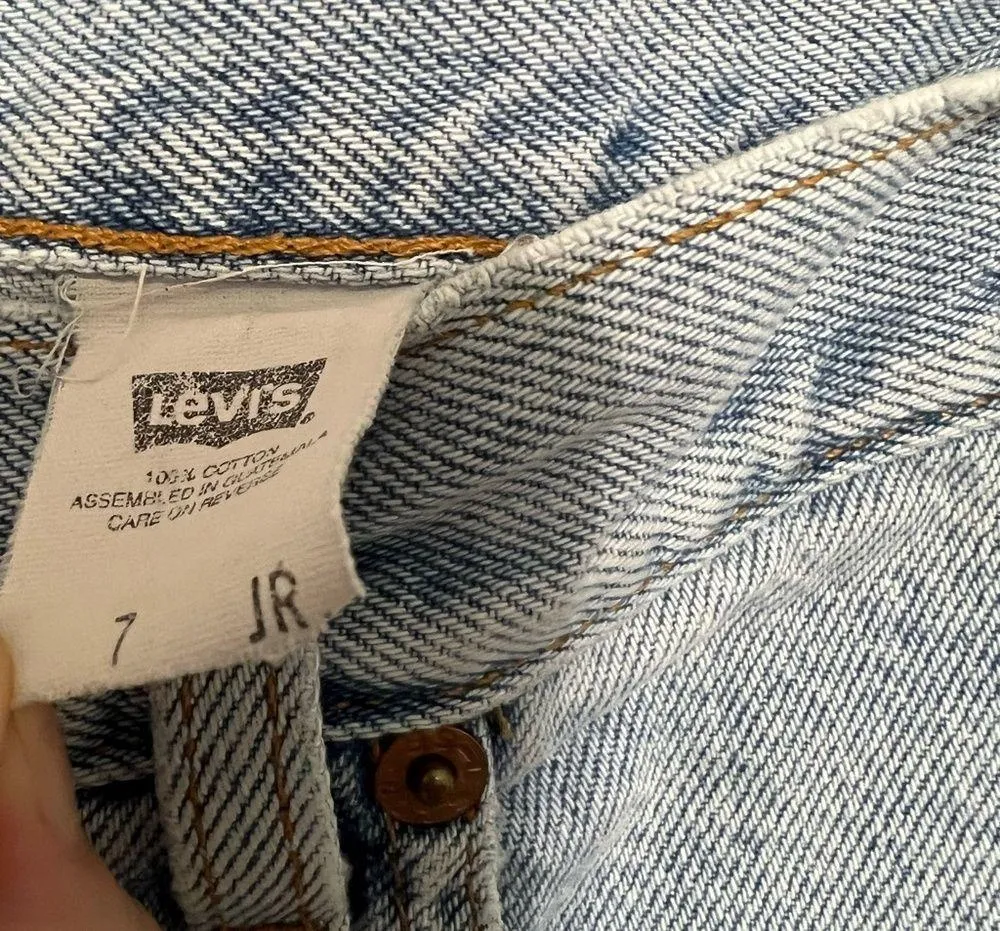 Vintage  light wash shorts - Image 5