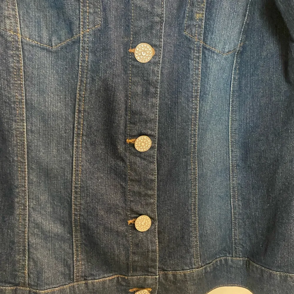 Cato Women’s Dark Blue Wash Denim Jacket 14 16 W Jeweled Buttons Bust 40” - Image 3