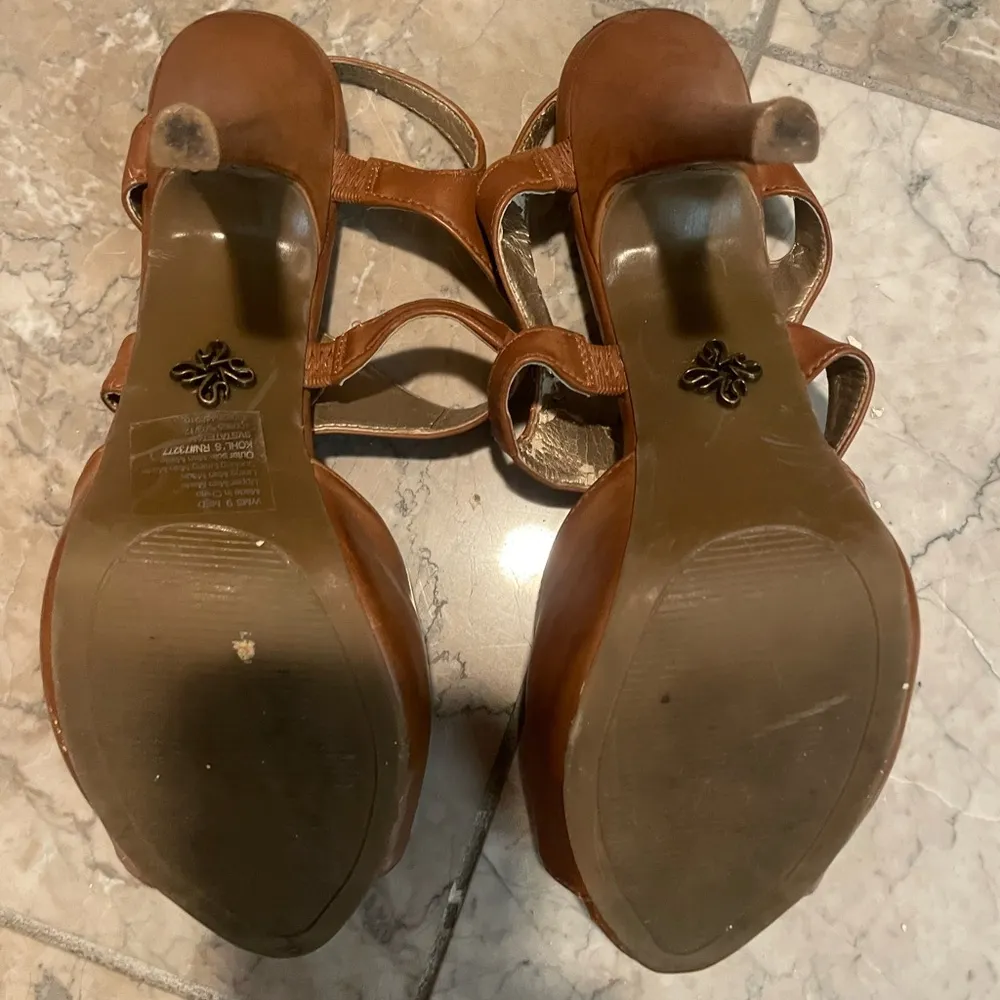 Simply Vera Elegant Tan Brown Leather High Heel Sandals Size 8.5 - Image 4