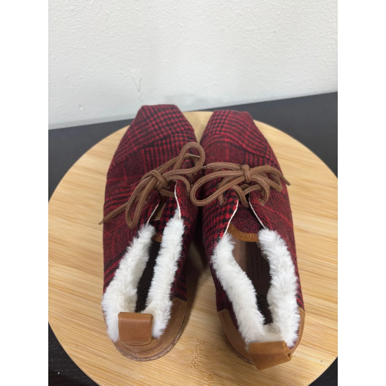 Toms Bota Booties Size 9 Women's Chukka Red Plaid Felt Fur Lined Lace Up Boots - Image 5