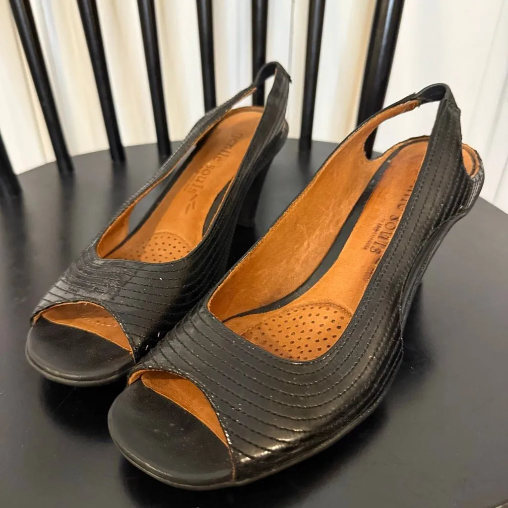 Gentle Souls Kenneth Cole O Me Oh My black leather heeled sandals size 7.5 - Image 10