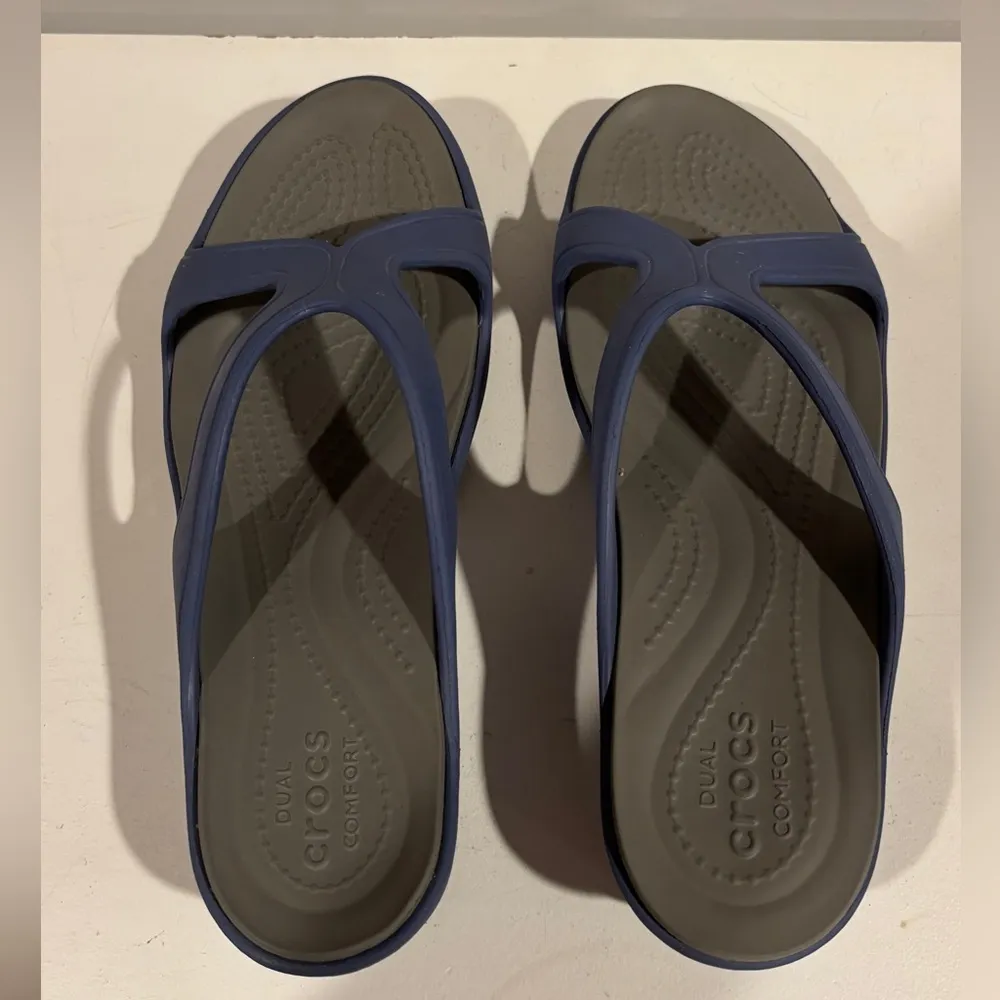 CROCS DUAL COMFORT WEDGE HEEL - Image 4