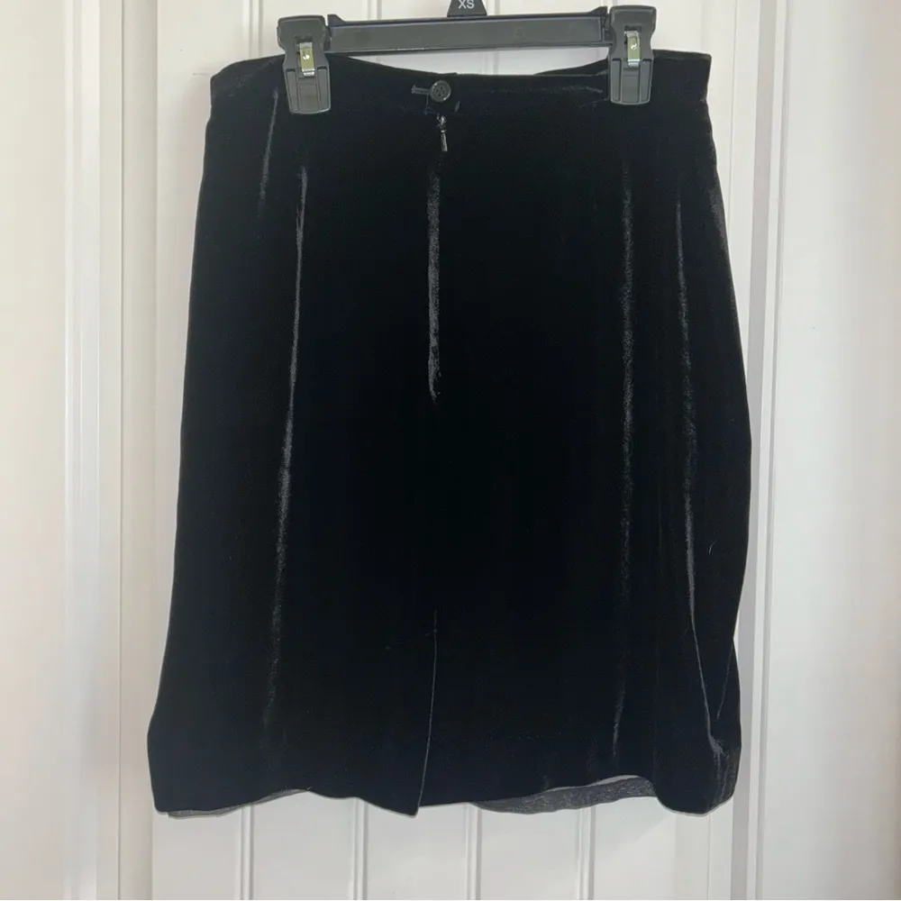 Ann Taylor, black velvet pencil skirt, women, 8P - Image 4