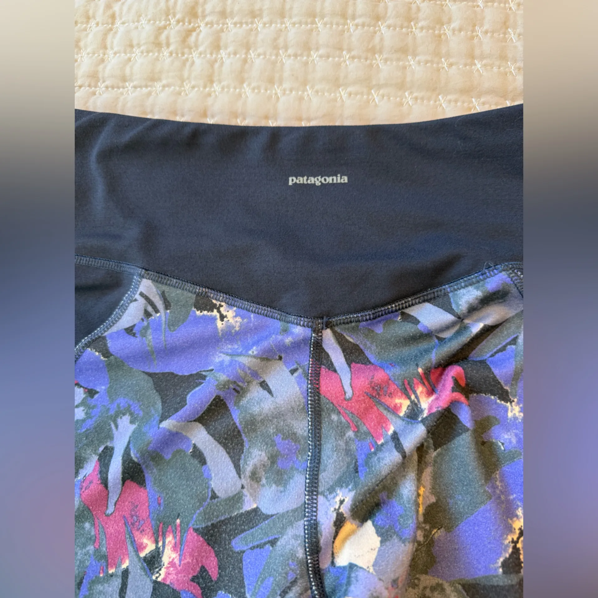 Patagonia Centered Crops size‎ Medium - Image 4