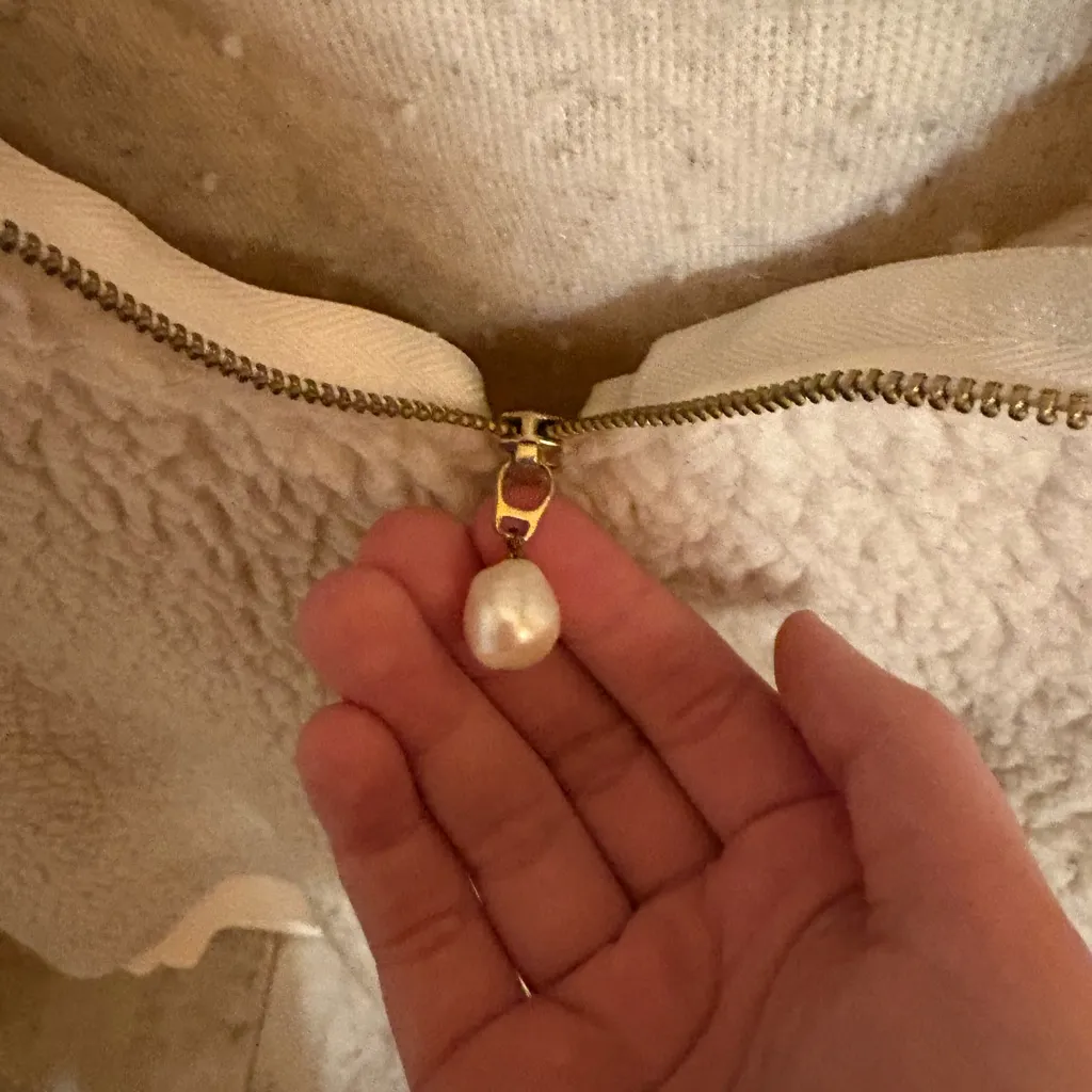 DONNI. Cream Quarter Zip Sherpa Pullover Size L - Image 4