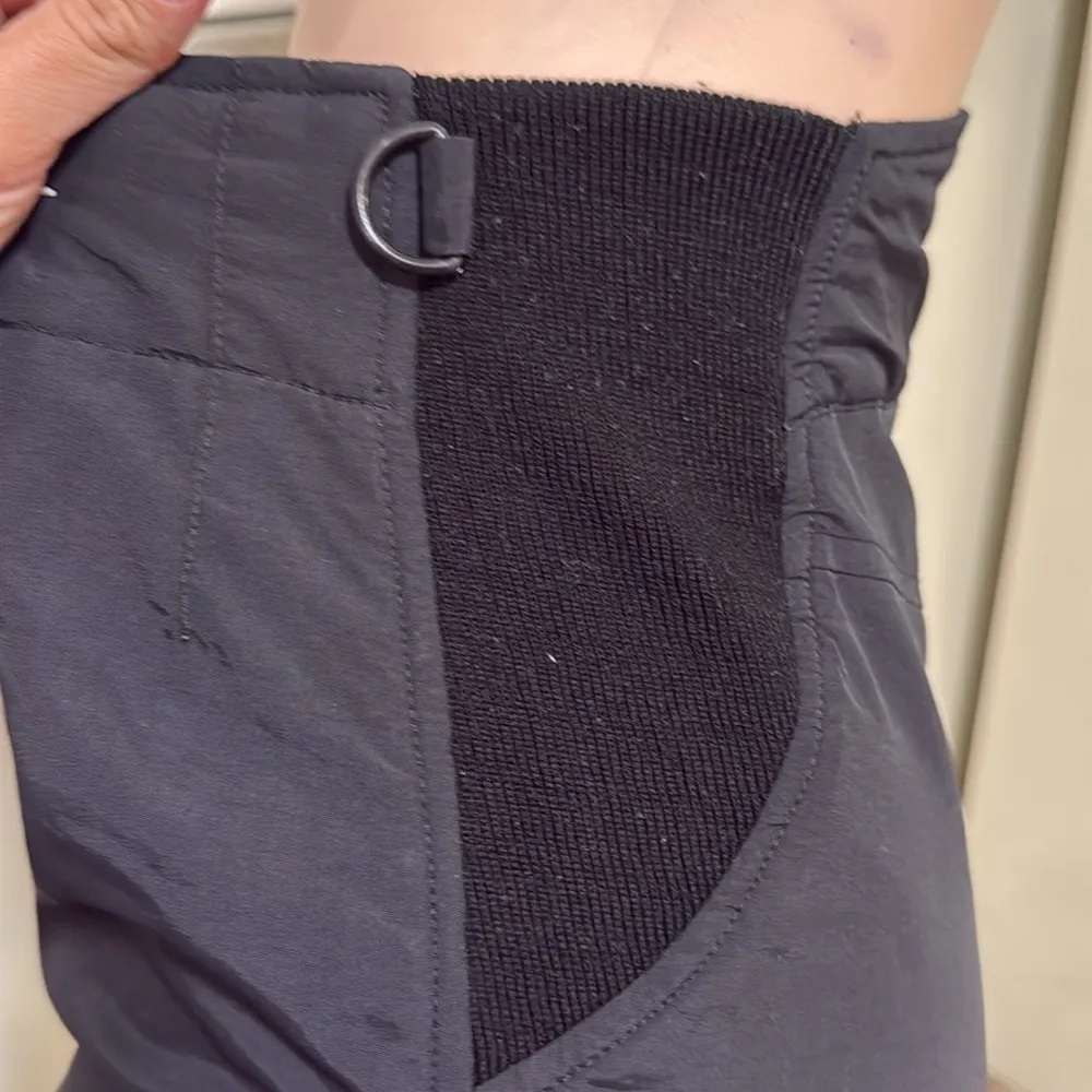 Obermeyer woman size 8 black ski snow pants - Image 7