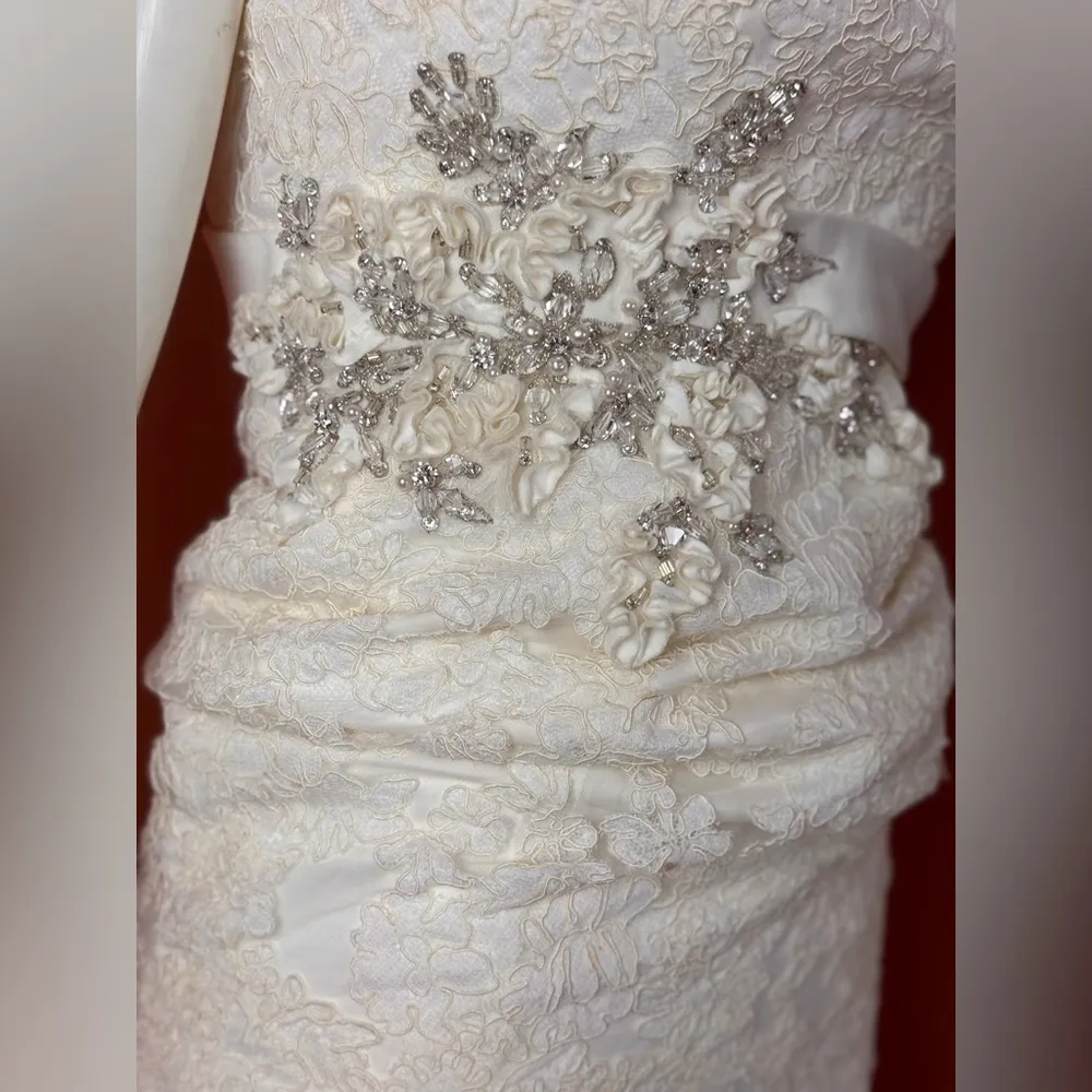 ALLURE ROMANCE Elegant White Lace Wedding Dress Size 2 - Image 5