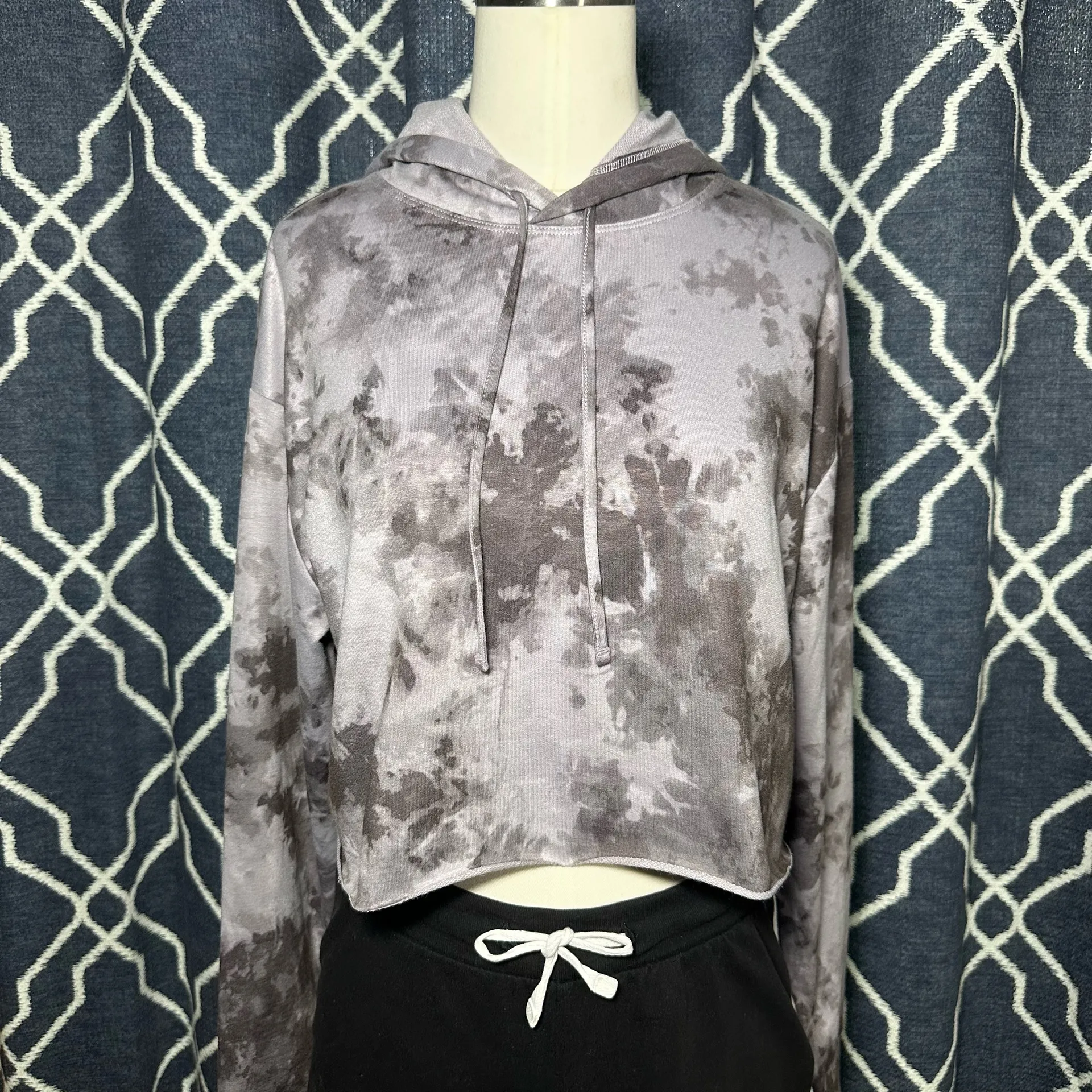 Bar III Acid-Wash Cropped Hoodie - Image 3