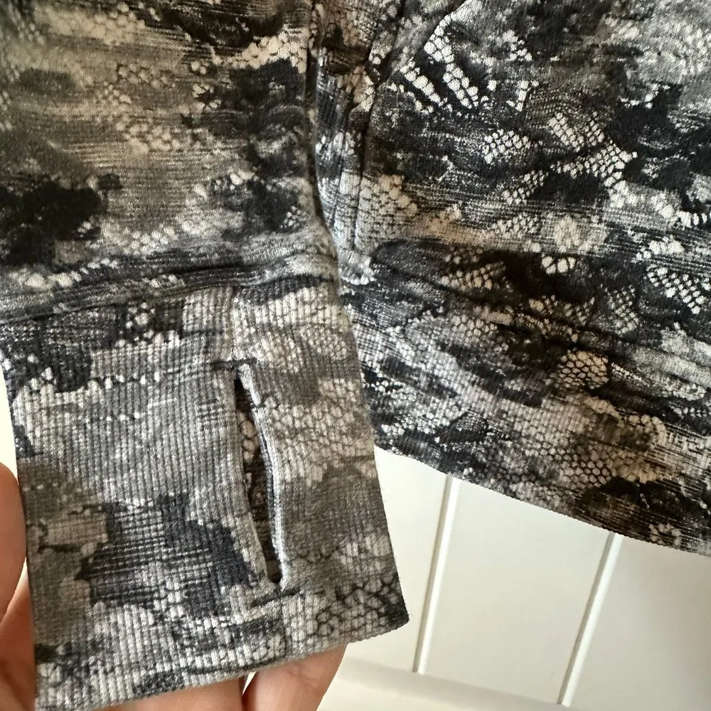 Lululemon Scuba Hoodie Masked‎ Lace Starlight Black Size 2 - Image 4