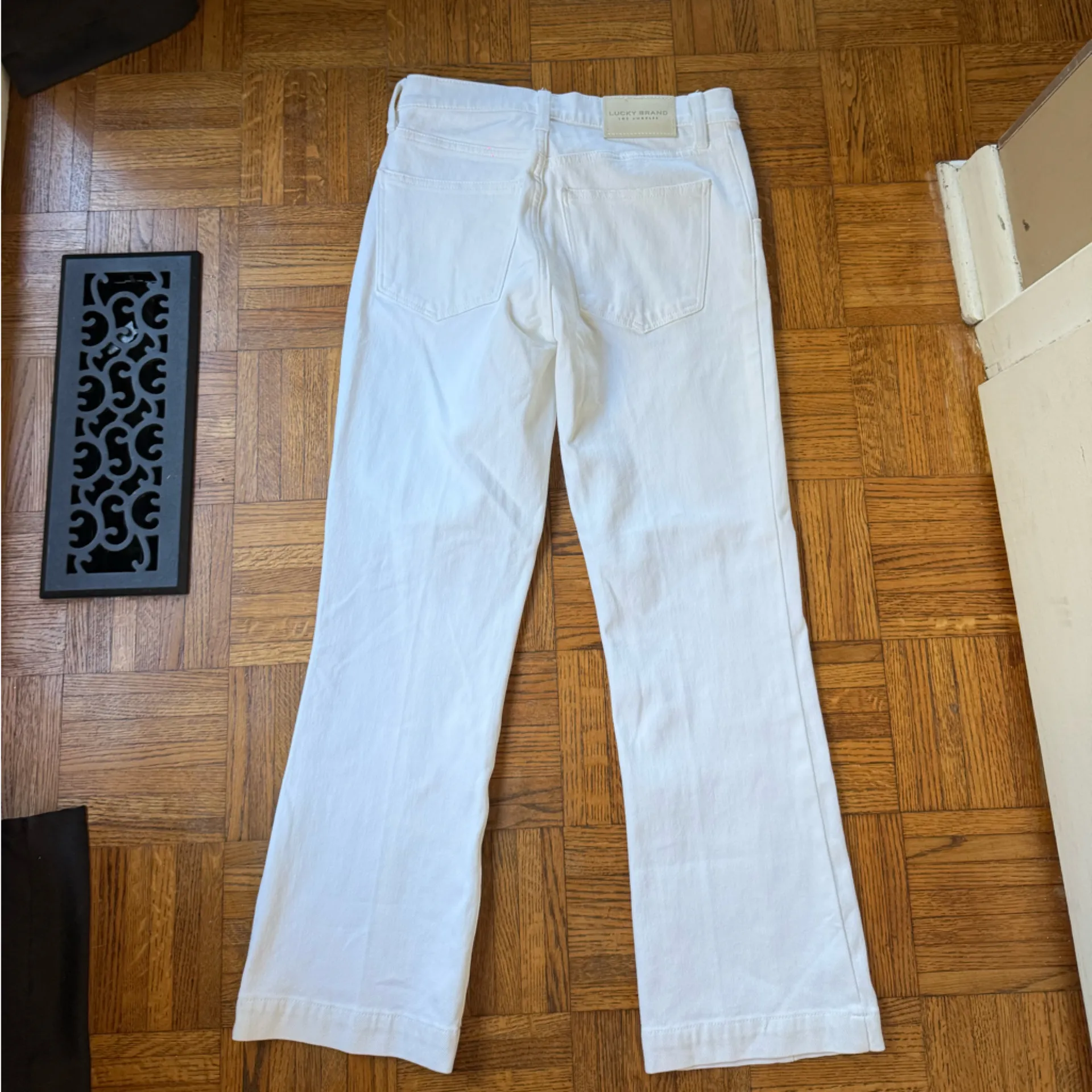 Lucky Brand Women's White Jeans - Image 6