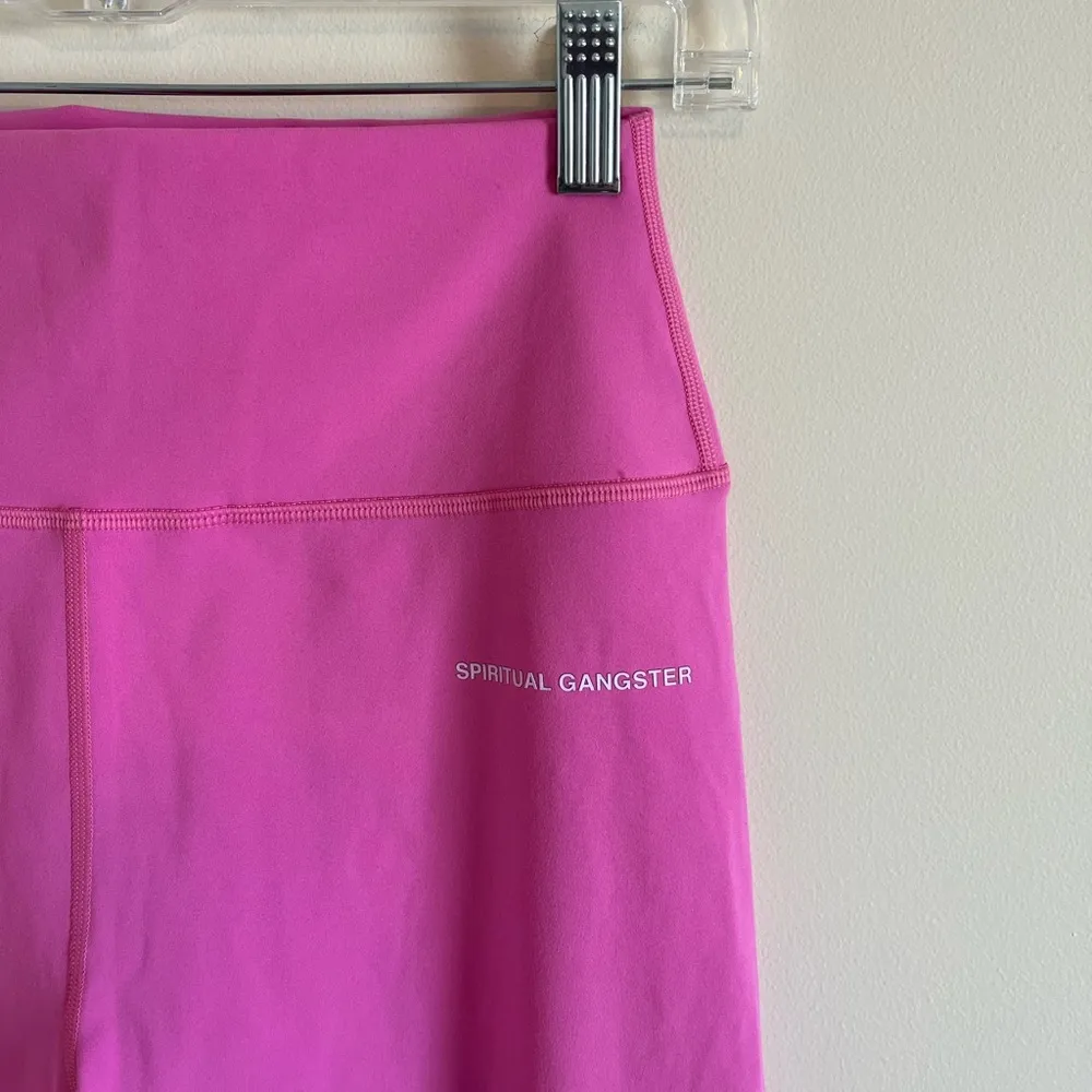 [Spiritual Gangster] Bubble Gum Pink Capri Length Leggings- Size Large - Image 3