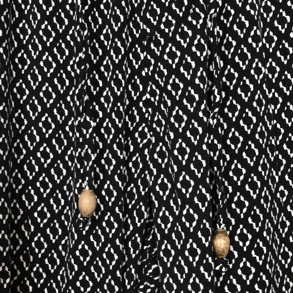 Old Navy  Women’s Boho Diamond Pattern Black White Drawstring Beaded Crop Pants - Image 4