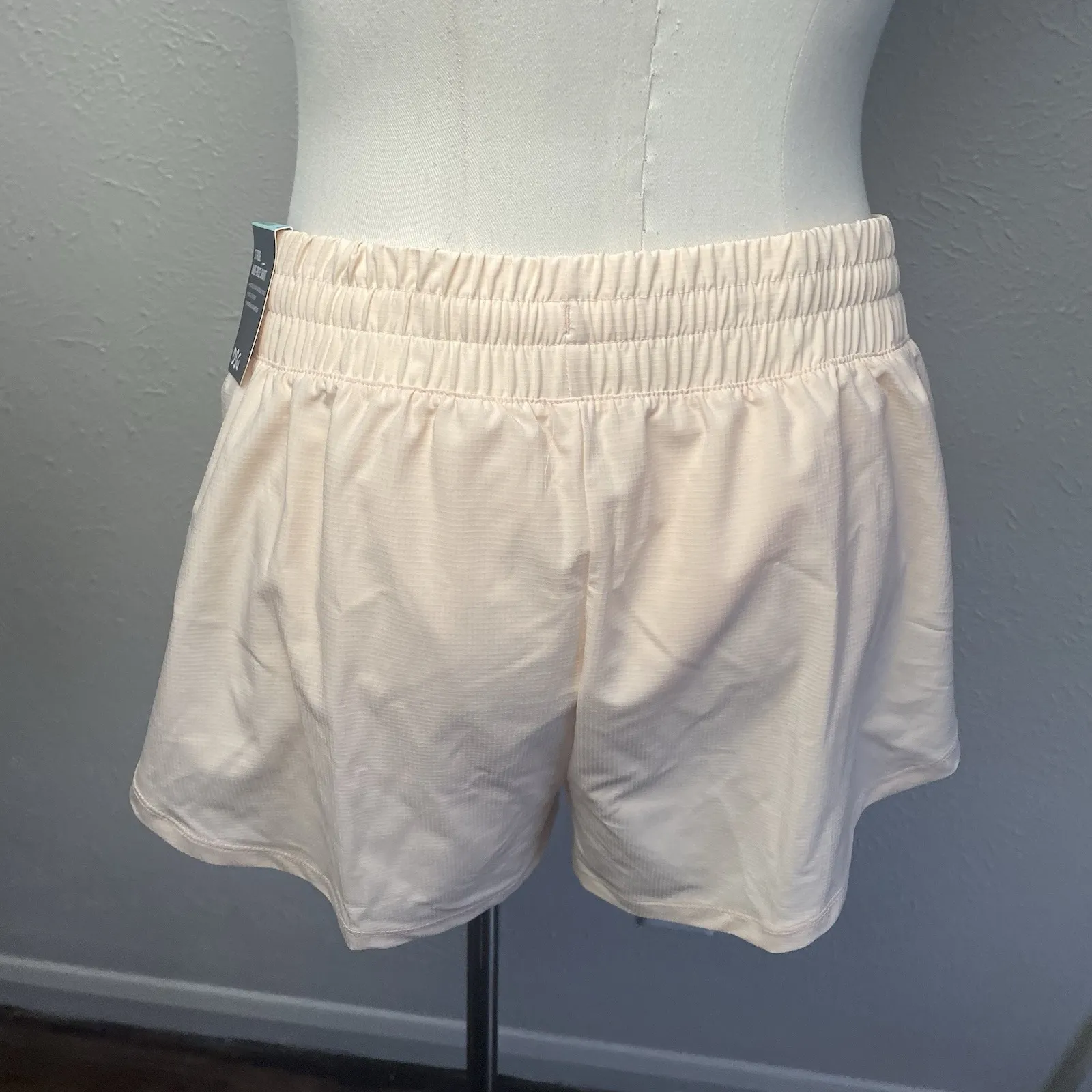 DSG Women's 3" Running‎ Shorts M NWT Light Pink Gym Athletic Built - Image 4