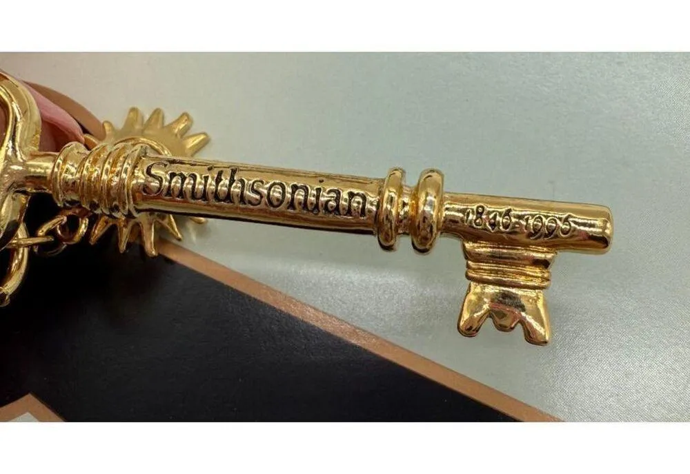Vintage Avon‎ Smithsonian Institution Key To The Castle Necklace Sunburst New - Image 3