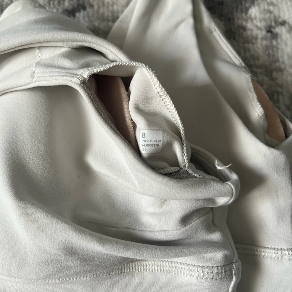 Lululemon  Align V-Neck Bra *Light Support, C/D Cup - Image 3