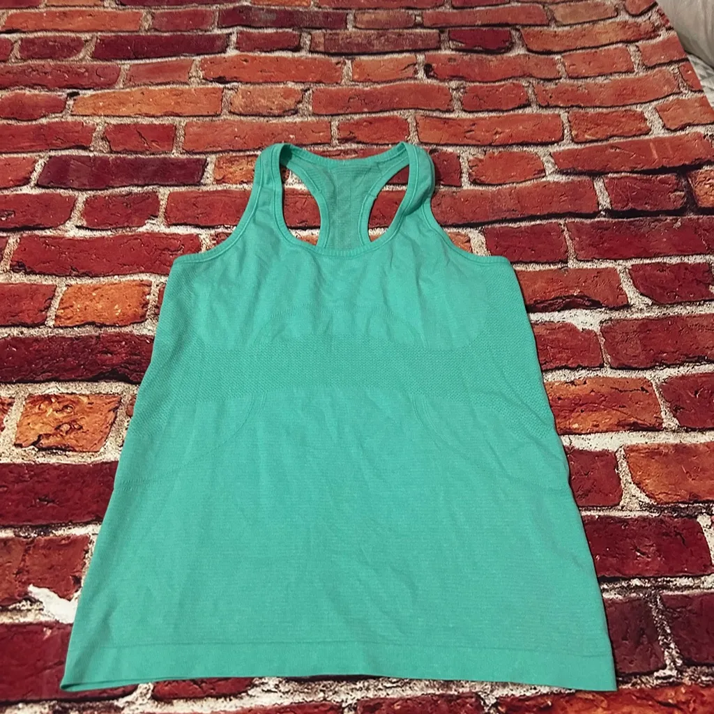 Lululemon tank top size 10 - Image 2