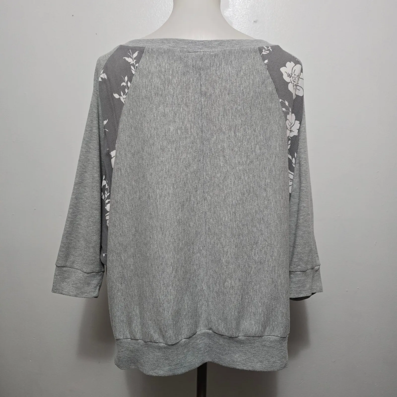Daytrip Gray Floral 3/4 Sleeve Off Shoulder Dolman Sweatshirt Top Women L - Image 6
