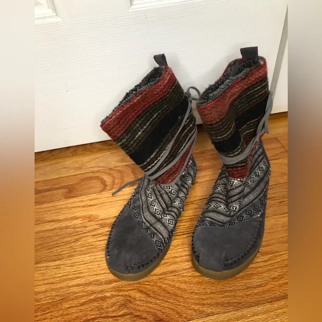 TOMS nepal boots red grey women’s‎ size 6. Boho bohemian aztec outdoor - Image 2
